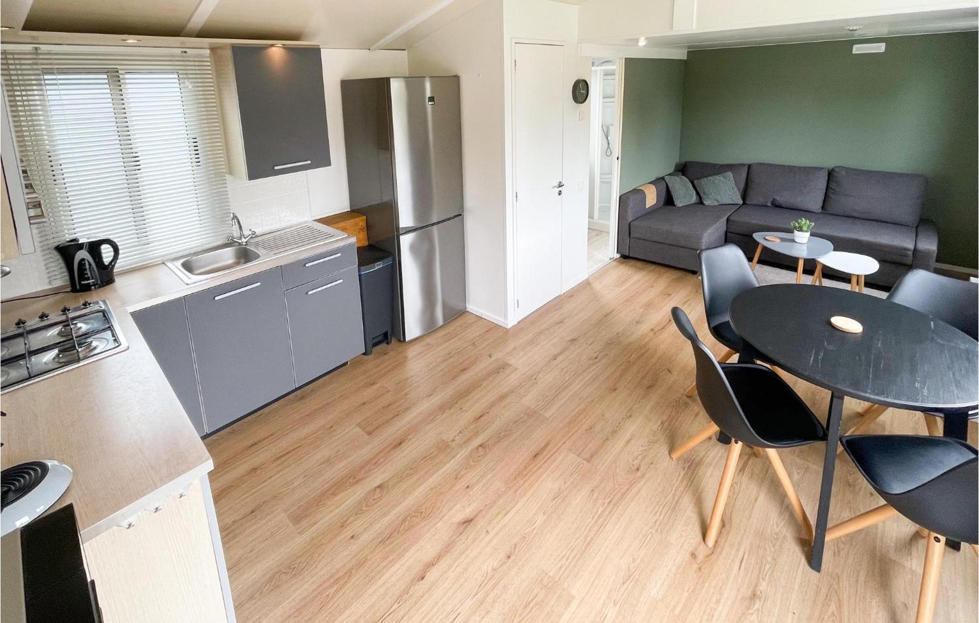 Gorgeous Home In Tzummarum With Wifi Bagian luar foto