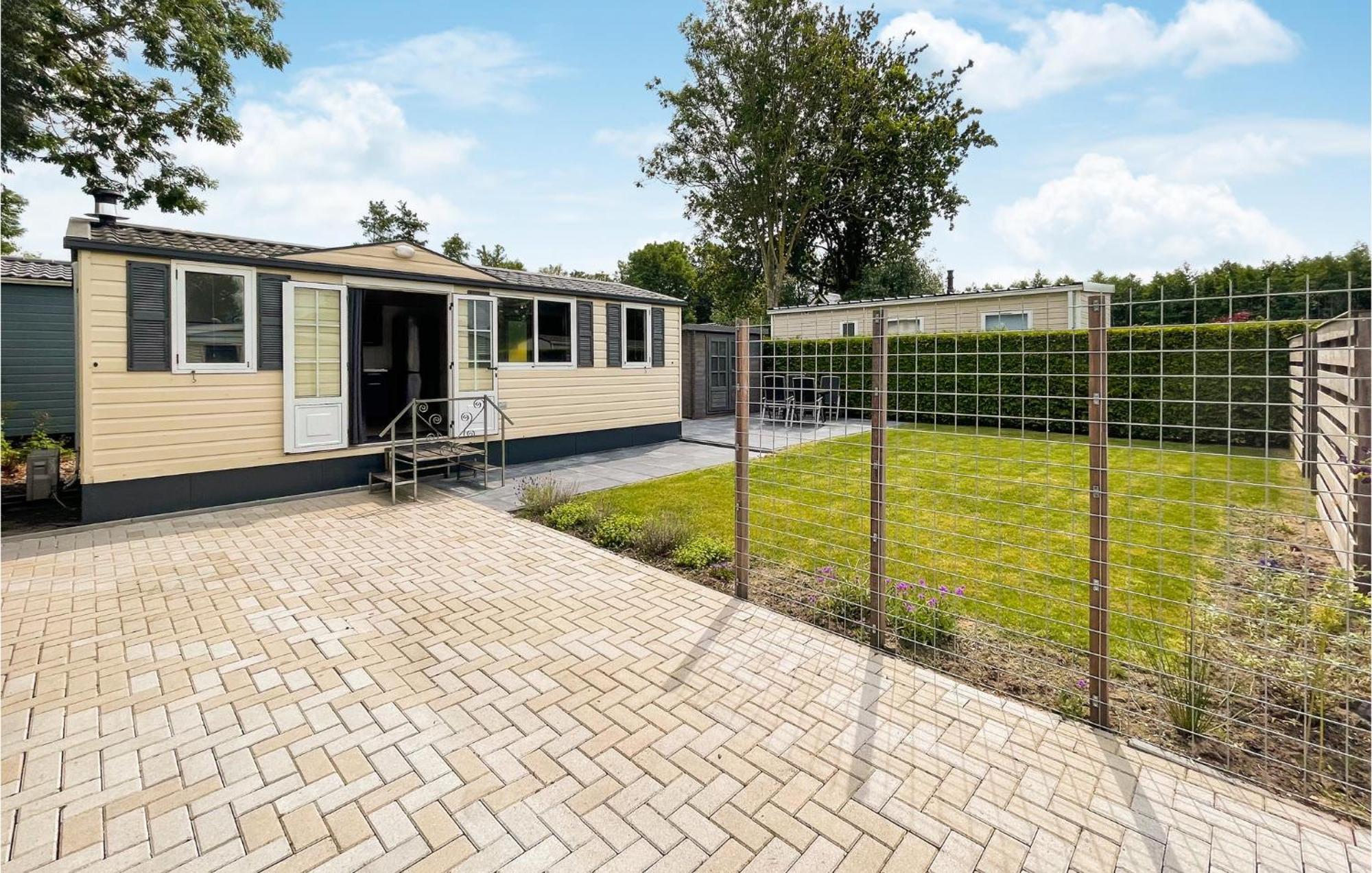 Gorgeous Home In Tzummarum With Wifi Bagian luar foto