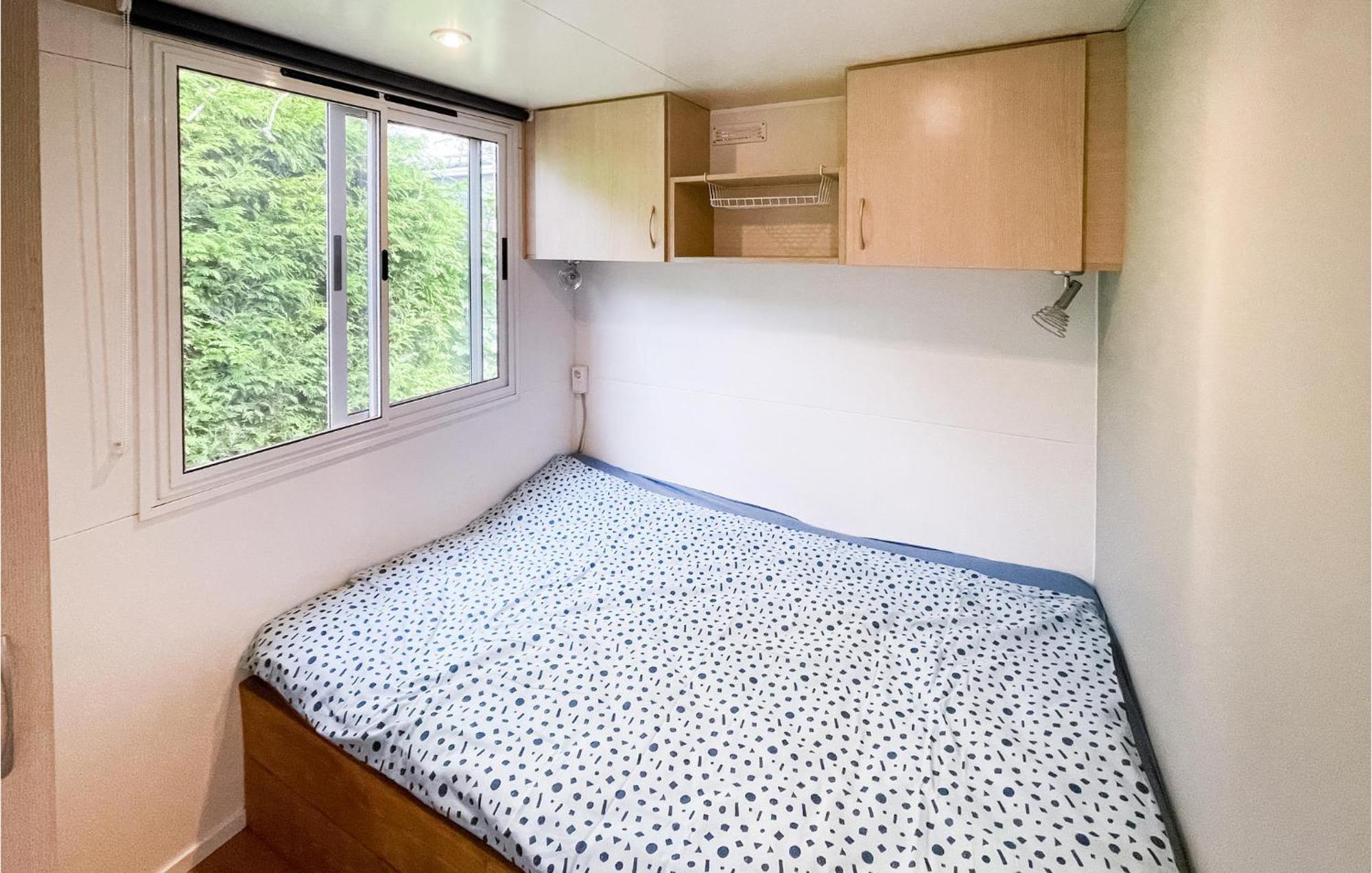 Gorgeous Home In Tzummarum With Wifi Bagian luar foto
