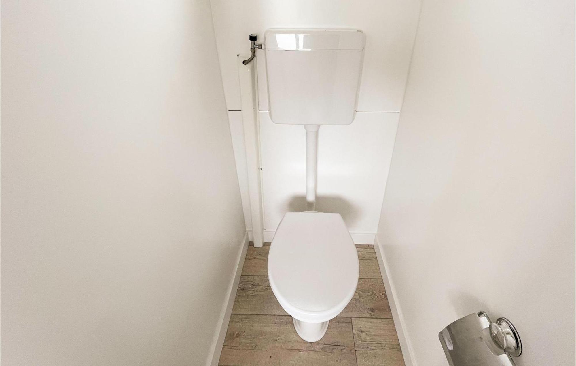 Gorgeous Home In Tzummarum With Wifi Bagian luar foto